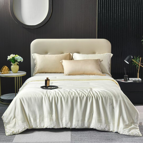 Golden Splendor Silk Quilt
