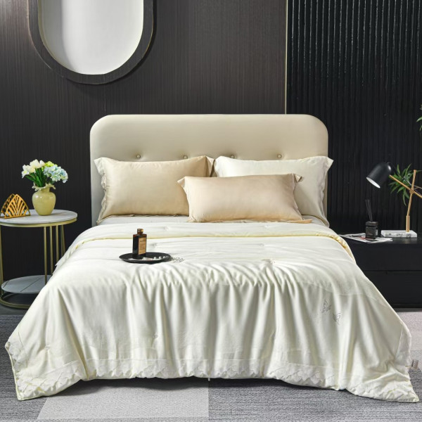 Golden Splendor Silk Quilt