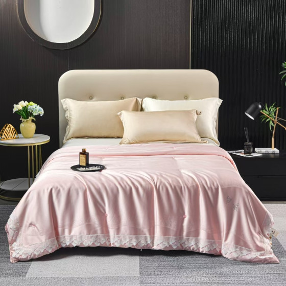 Golden Splendor Silk Quilt
