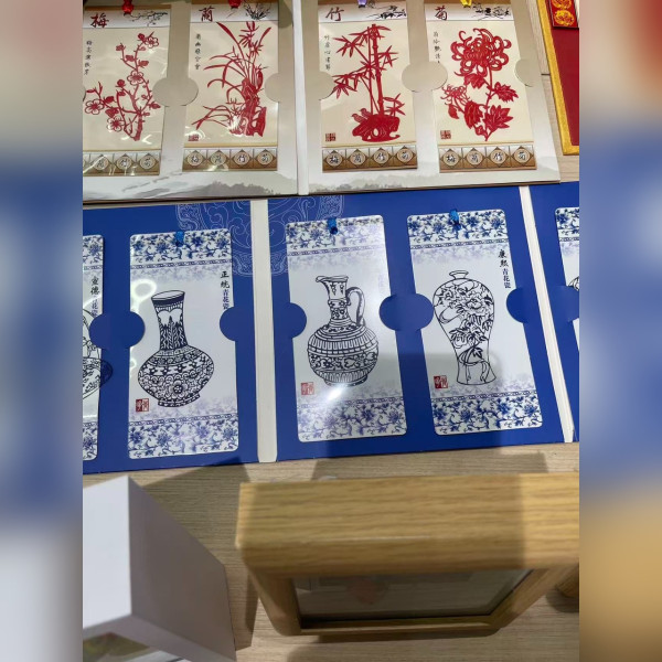 Blue-and-white Porcelain Paper Cutting
