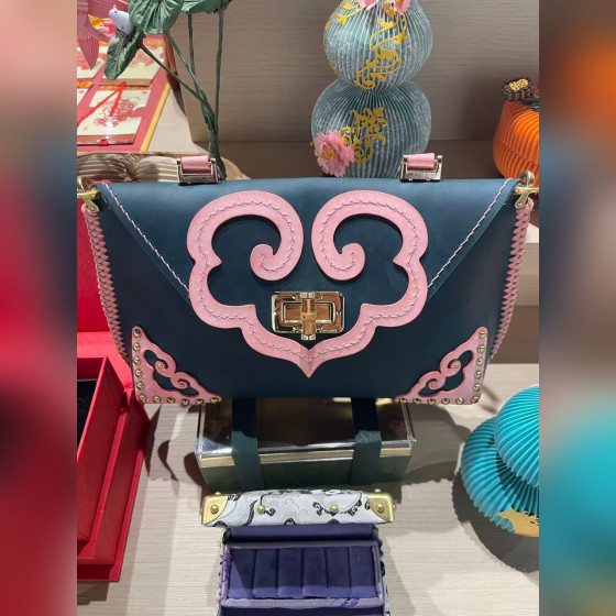 Cloud Valley Flap Bag