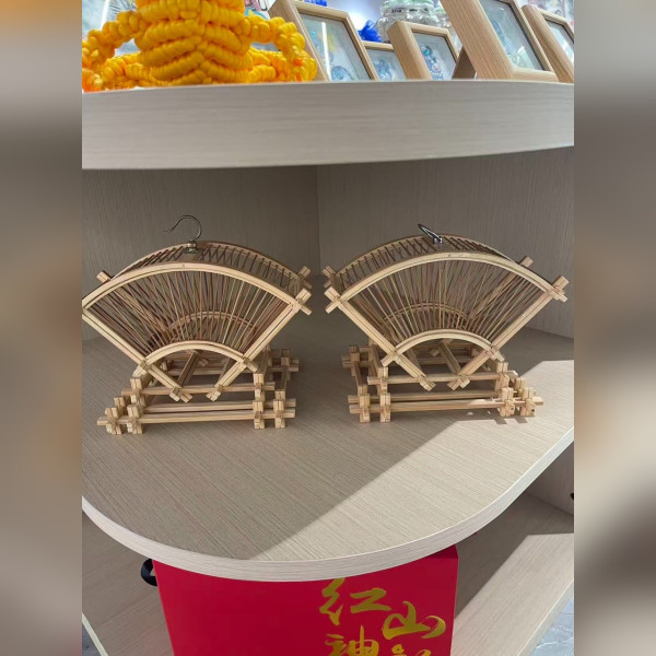 Fan-shaped Cage
