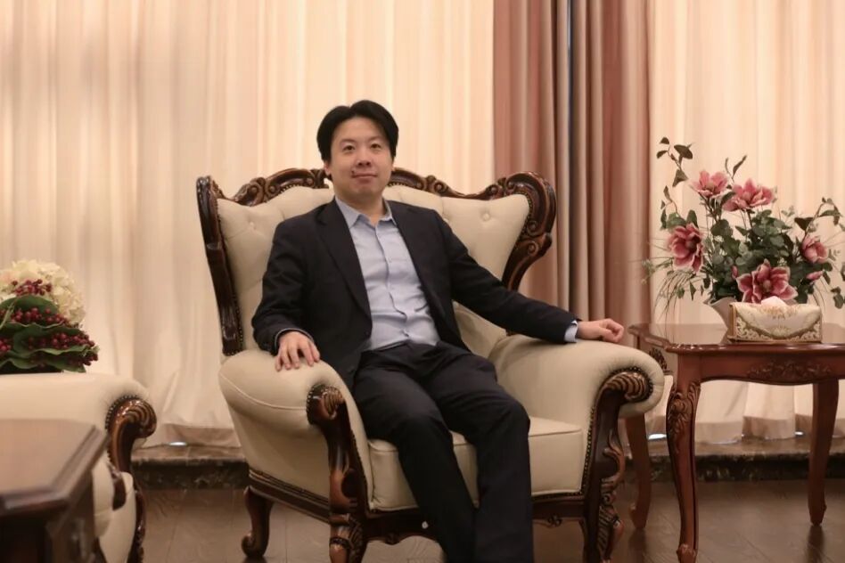 Cai Junsi: With a Devoted Heart, Passing on Patriotism and Bridging Liaoning-Hong Kong Cooperation